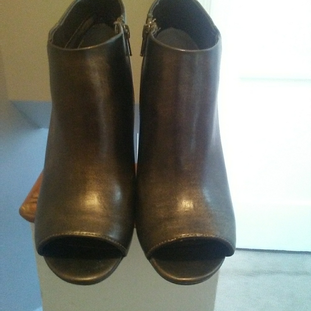 Woman's shoes